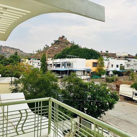 Private & Elegant 3Bhk Villa, Hillside Hideaway, 10 Mins From Mh Bus Stand 奥兰加巴德 外观 照片