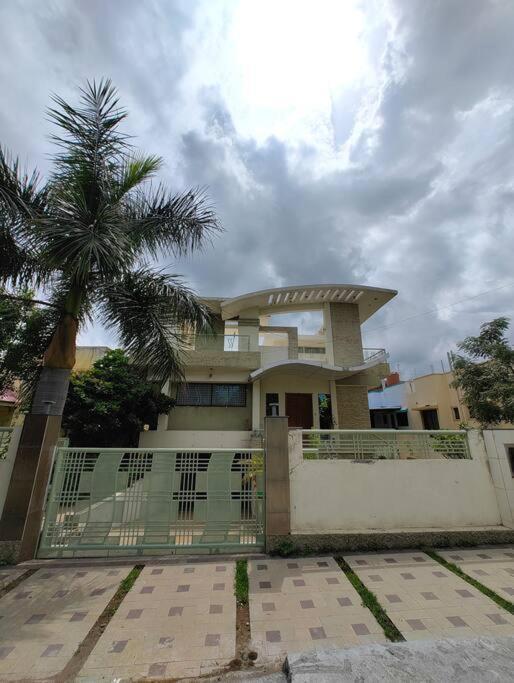 Private & Elegant 3Bhk Villa, Hillside Hideaway, 10 Mins From Mh Bus Stand 奥兰加巴德 外观 照片