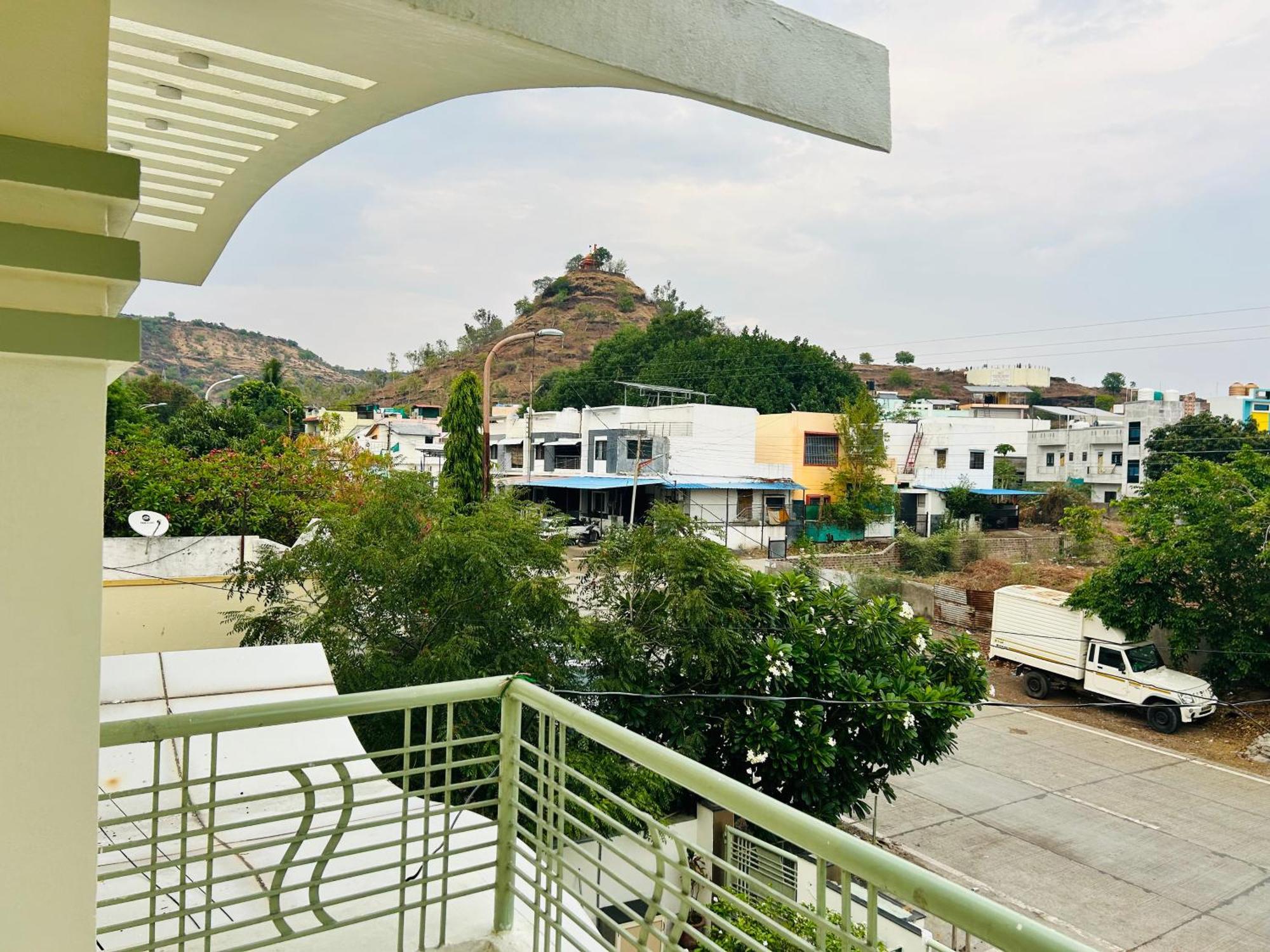 Private & Elegant 3Bhk Villa, Hillside Hideaway, 10 Mins From Mh Bus Stand 奥兰加巴德 外观 照片
